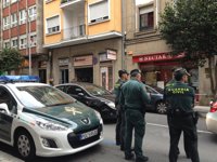 Concluye el registro en la casa de la madre de Asunta y comienzan las pesquisas en el piso del padre