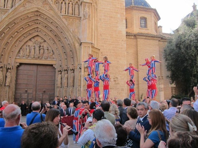 Muixeranga en la puerta gótica de la Catedral de Valencia
