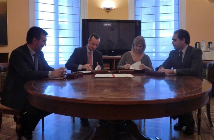 Firma para crear la Comisaría de Policía Nacional de Jerez