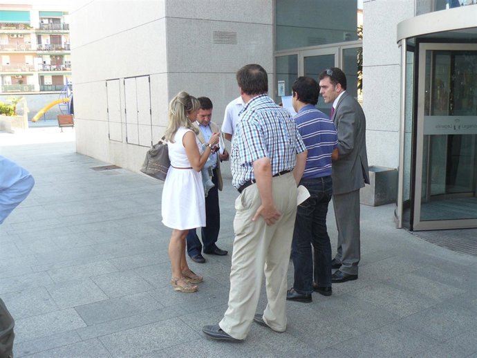 Los concejales del PSOE, a su salida del Pleno