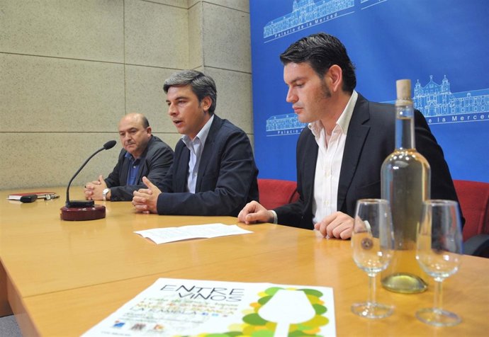 Lorite (centro) en la presentación de la Cata