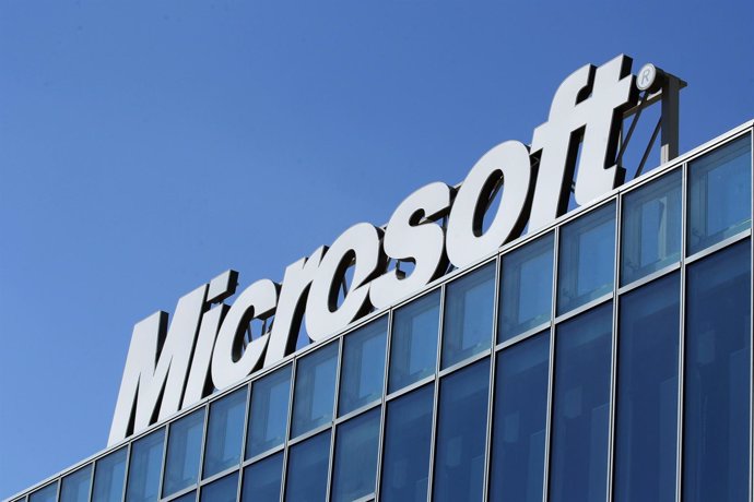 El logo de Microsoft en sus oficinas de Bucarest, mar 20 2013