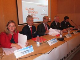 Mesa inaugural de la jornada de EFCL