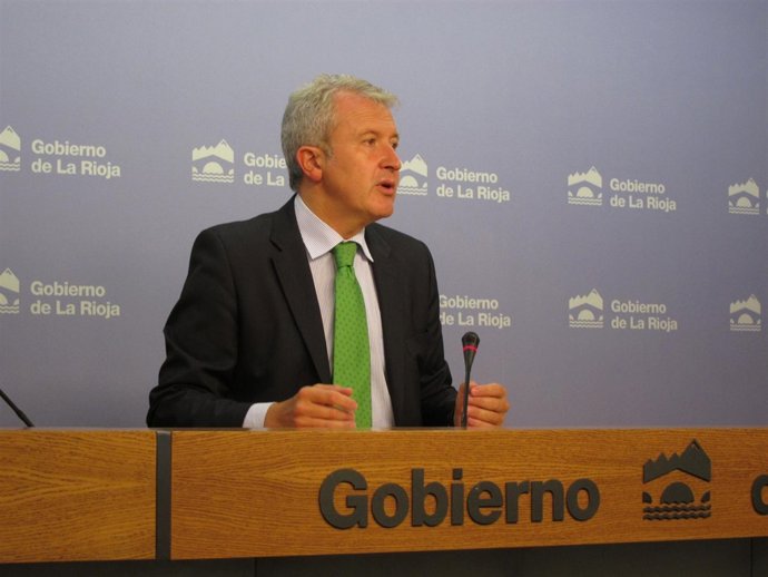 El portavoz del Gobierno de La RIoja, Emilio del Río, informa sobre el Consejo