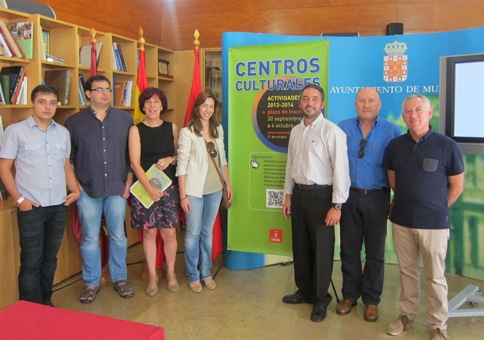 Gómez presenta la programación de los centros culturales de Murcia