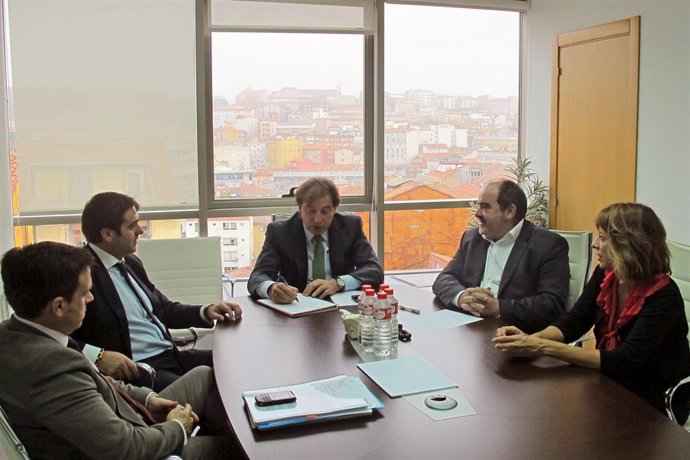 Reunión del consejero con representantes de AFILIA