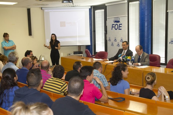 Presentación de la nueva guía adaptada a personas con discapacidad auditiva. 