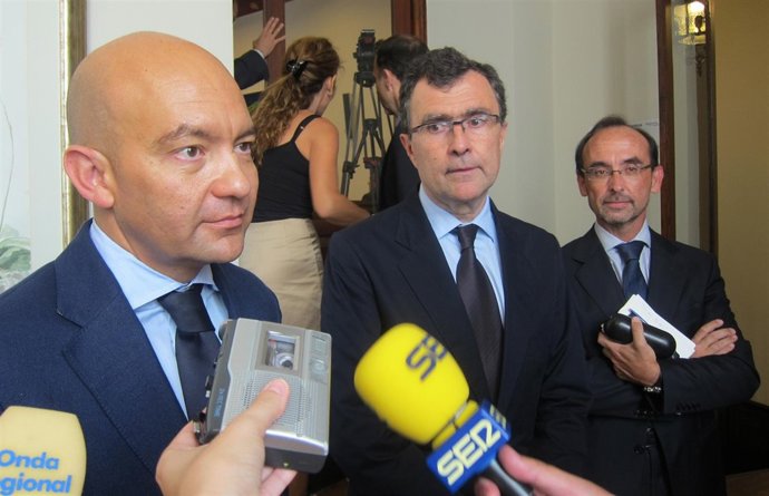 De izquierda a derecha, García-Legaz, Ballesta y Marín