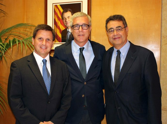J.Andreu (Puerto de Tarragona), el alcalde J.F.Ballesteros y J.Pedrerol (AEQT)