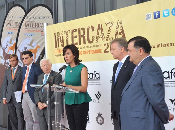 Ceballos (centro), en la inauguración de Intercaza 2013