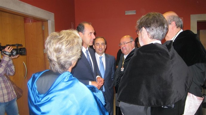 El presidente, el rector y el consejero de Educación en la apertura del curso