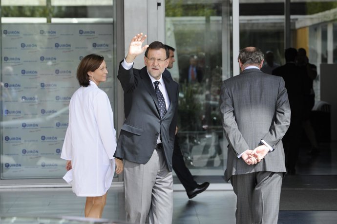 Rajoy visita al Rey en el hospital      