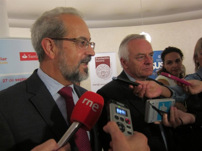El rector de la USAL y el presidente de EFCYL.