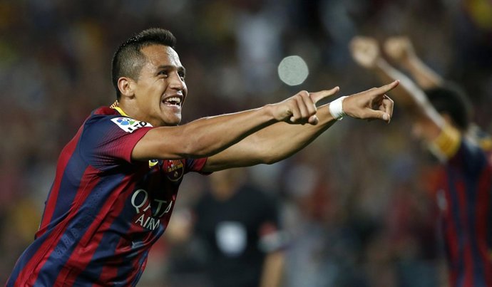 Alexis Sánchez celebra un tanto con el Barcelona
