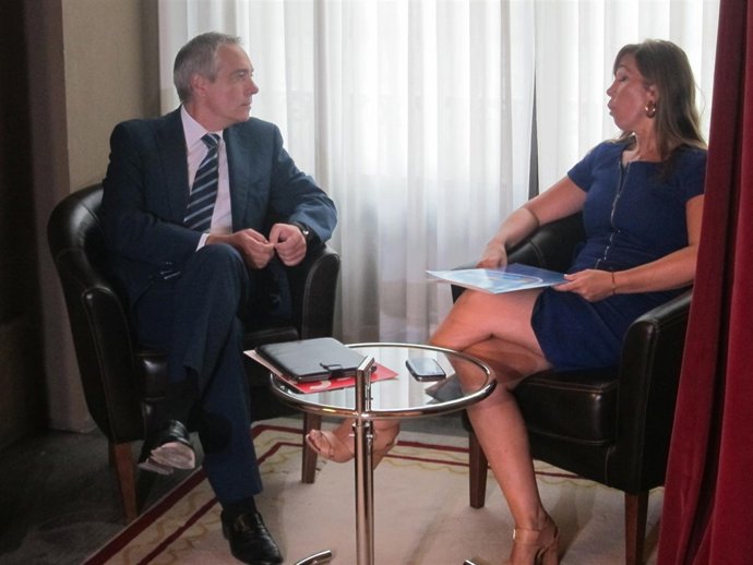 Reunión entre Pere Navarro (PSC) y Alícia Sánchez Camacho (PP) en el Parlament