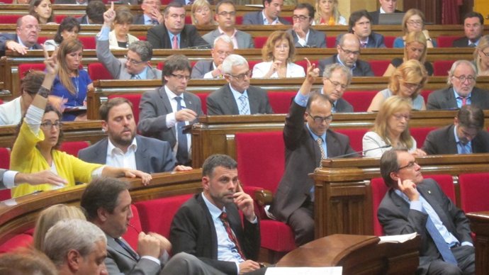 Votación durante el Debate de Política General en el Parlament