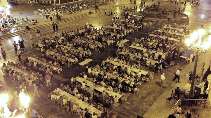 Participantes en la 'Cena del hambre'