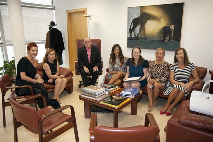 Díaz recibe al jurado del certamen