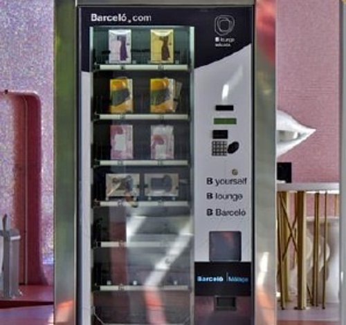 Máquina expendedora de pijamas en hotel