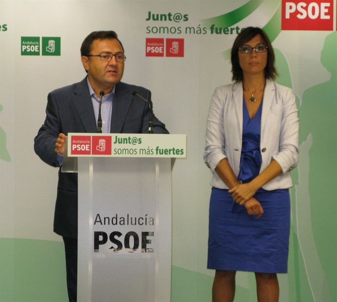 Miguel Ángel Heredia y María Gámez en rueda de prensa PSOE