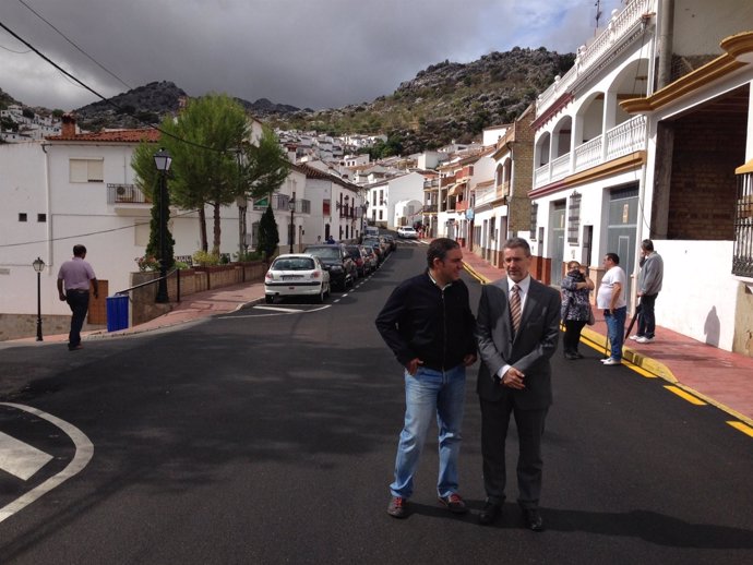 Bendodo junto al alcalde de Montejaque, diego sánchez
