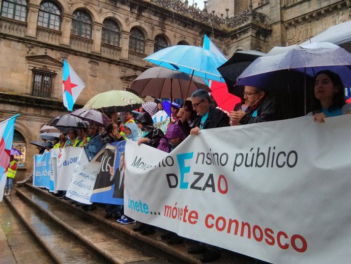 La plataforma galega en defensa do ensino público se congrega en Santiago