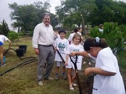 Agricultura dona 60 árboles