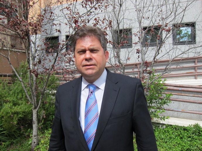 Embajador cubano, Alejandro González