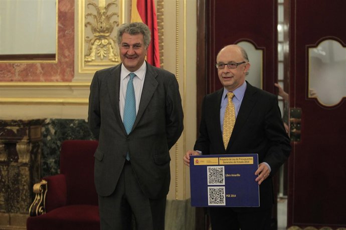 Montoro entrega el proyecto de Presupuestos Generales del Estado (PGE) 2014 