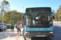 El Ayuntamiento no subirá las tarifas de los autobuses urbanos, aparcamiento, SARE y grúa en 2014
