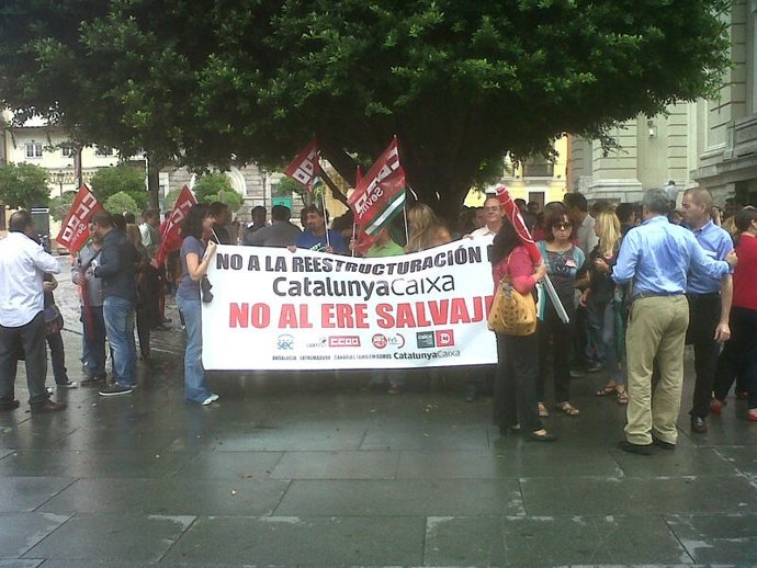 Trabajadores de Catalunya Banc concentrados en Sevilla