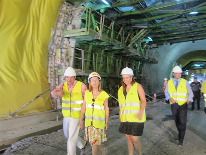 La ministra de Fomento, Ana Pastor, en la A-7, este mes de septiembre