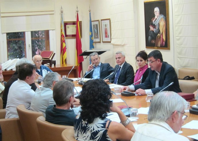 Representantes de los grupos de la opsoición ante el pleno del CVC