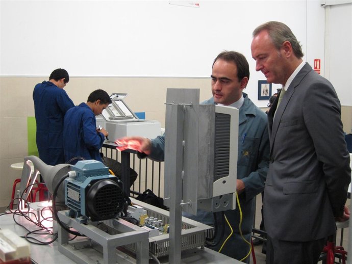 Fabra  visita visita el Centro de Formación Profesional 'Xabec' de Valencia