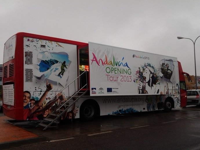 Bus promocional de la temporada de Sierra Nevada para universitarios