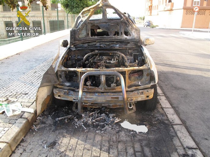 Vehículo incendiado en Puente Genil