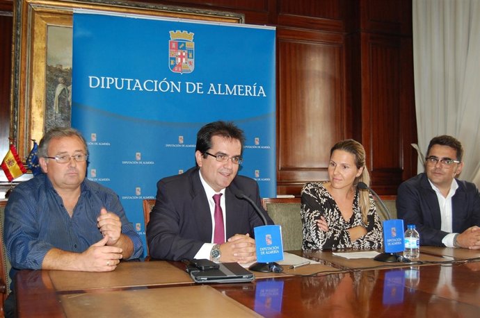 El alcalde de Níjar presenta la aplicación 'Níjar 489 horas'