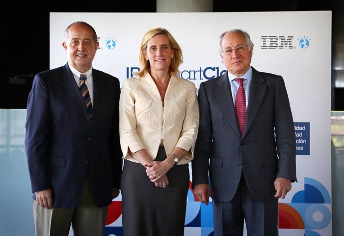 El conseller F.Puig, M.Martínez (IBM) y J.M.Nin (La Caixa/CaixaBank)