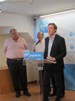 Hernando informa en rueda de prensa sobre los PGE de 2013 para Almería