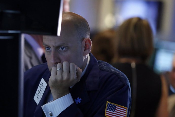 Un operador en el parqué de Wall Street en Nueva York, ago 28 2013