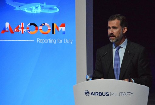 El Príncipe Felipe hace entrega del avion militar A400M