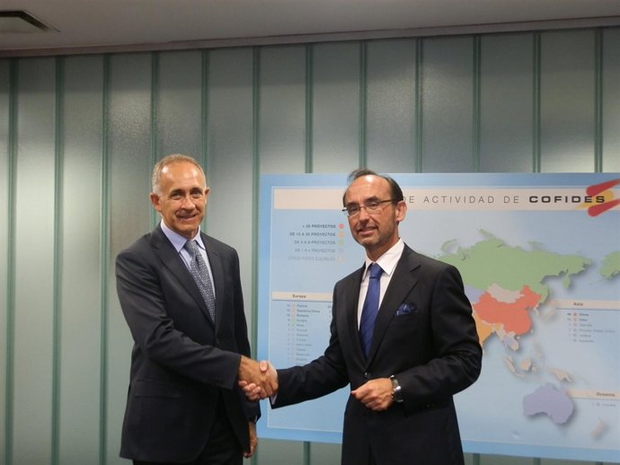 Firma entre Cofides y el Grupo Orenes