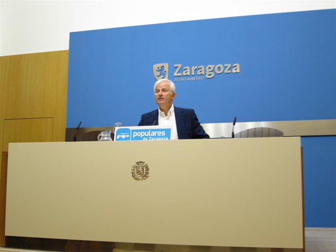 El portavoz del PP en el Ayuntamiento de Zaragoza, Eloy Suárez