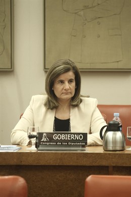 Ministra de Empleo, Fátima Báñez, en el Congreso