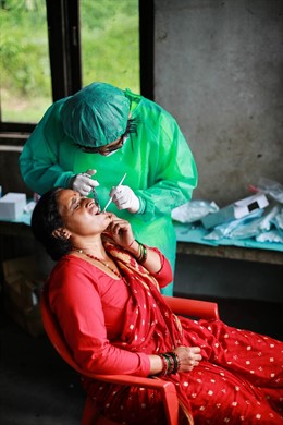 Alumnos de Odontología de la CEU-UCH realizan tratamientos gratis en Nepal