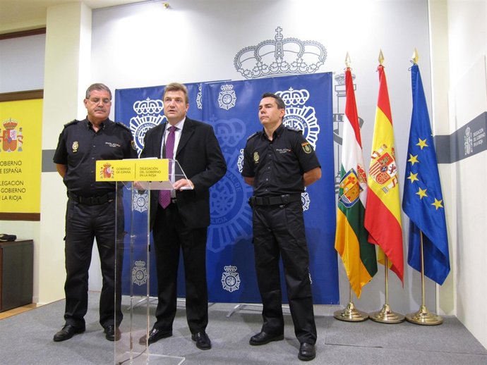 Bretón, con Alvarez y Cejudo, en la rueda de prensa