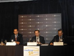 El consejero Alli, Robles y Revilla durante su intervención en la jornada. 