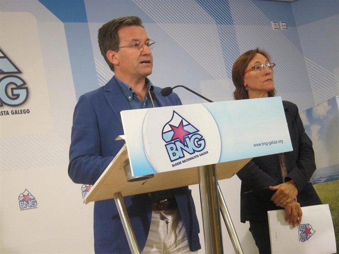 El portavoz nacional del BNG, Xavier Vence, y la diputada Rosana Pérez