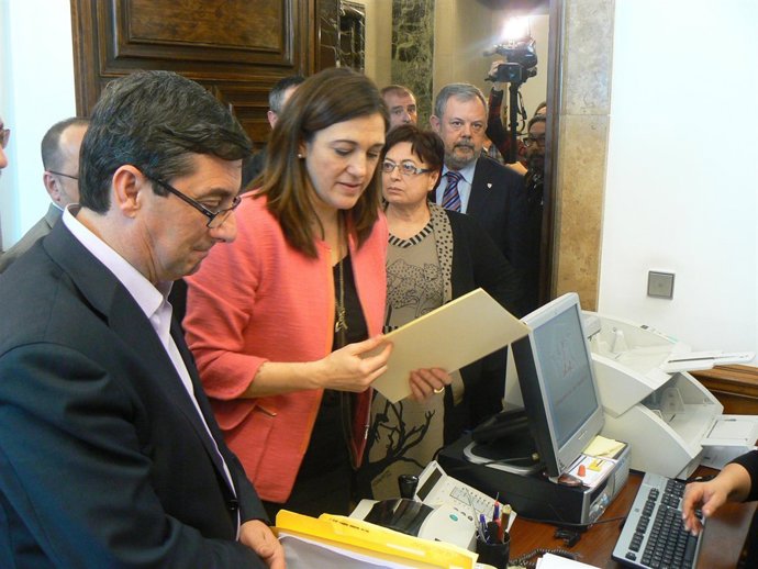 Soraya Rodríguez (PSOE)  y José Luis Centella (IU) 