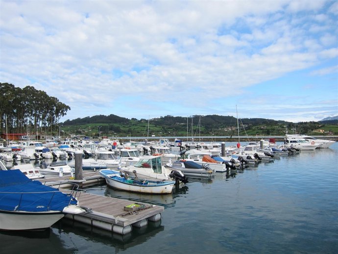 Pantalanes del puerto deportivo de El Puntal